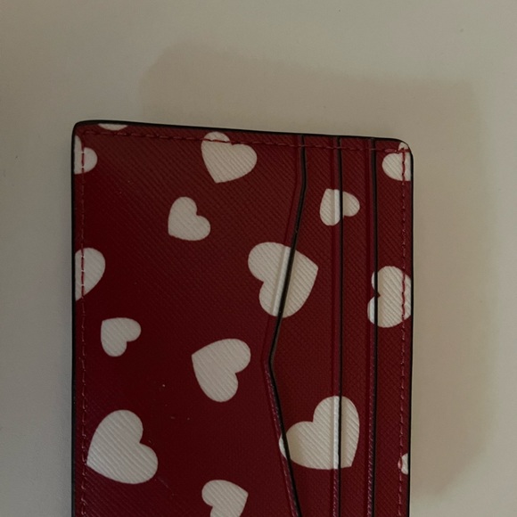 MAKE AN OFFER Kate Spade staci heart pop printed boxed small card holder red